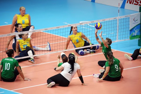 Seleção começa bem no voley sentado