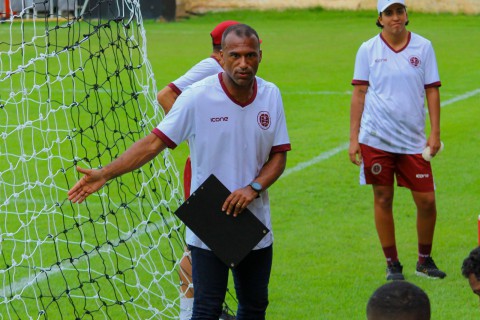 Sem quere motivar o adversário técnico da Desportiva prega cautela na estreia