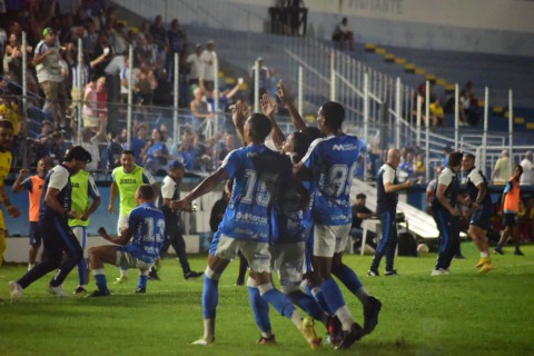 Com show de Carlinhos Vitória derrota o Real Noroeste por 3 x 1