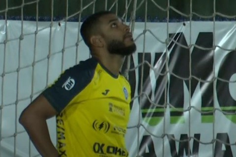 Goleiro Yuri falha e Vitória perde invencibilidade no Capixabão