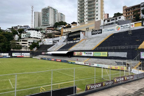 Estrela busca reviravolta contra o Rio Branco após desempenho promissor no segundo tempo contra a Desportiva.